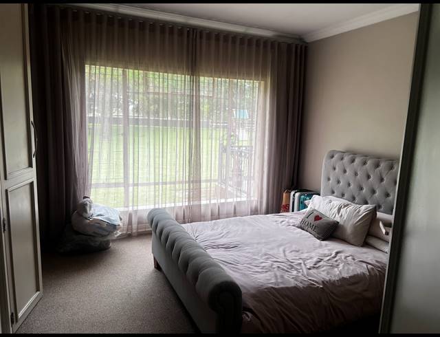 4 BEDROOM FREEHOLD FOR SALE IN KAMEELDRIFT EAST